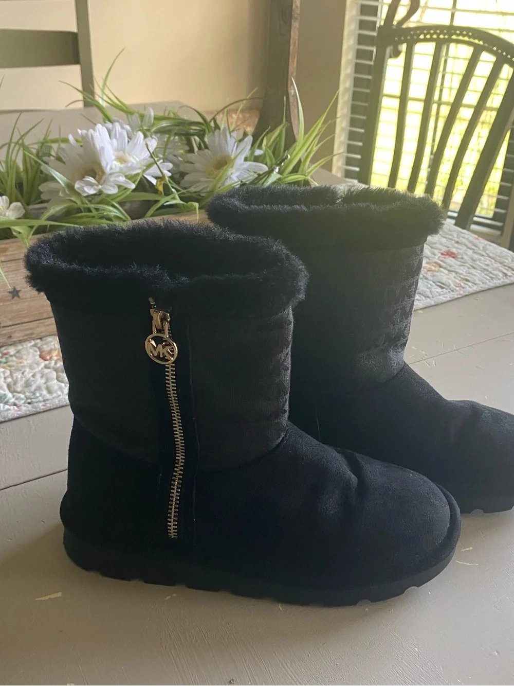 Michael Kors Kids Black Faux-Fur Zip Boots with Gold Logo Charm